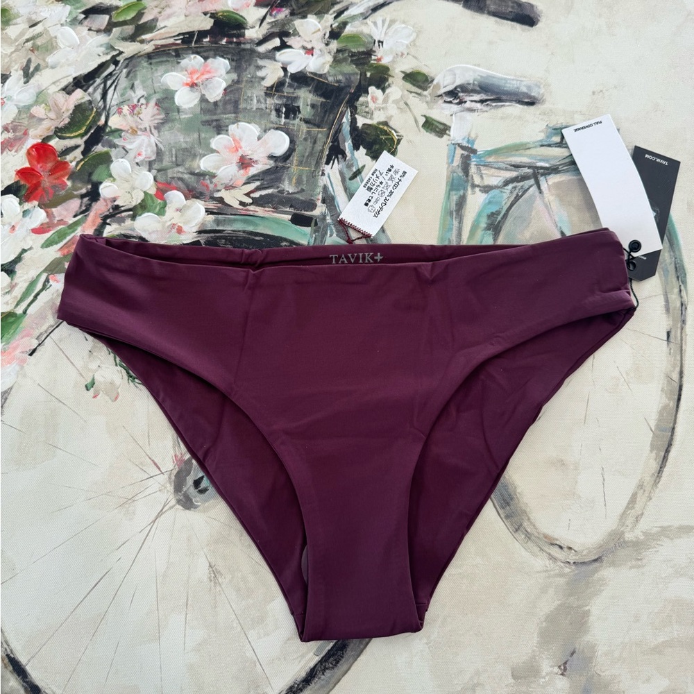 BUNDLE 2 ITEMS FOR $8✨

FINAL SALE✨

TAVIK full coverage swimming bottom 💐
